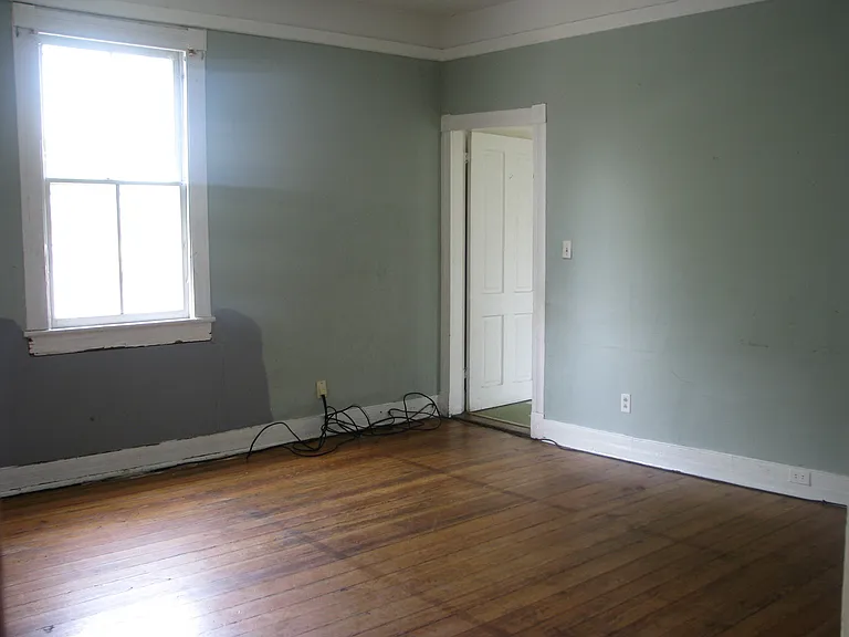 223 9th St SW — Photo 3