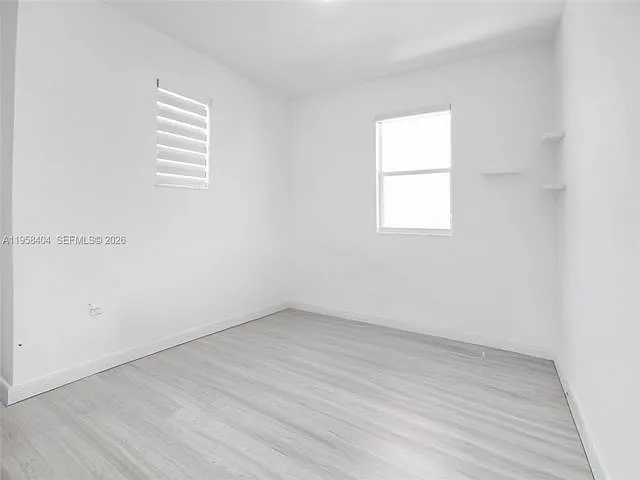 879 SE 26th Ter — Photo 11