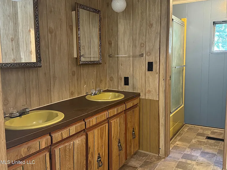 1213 Lake Shore Dr — Photo 8