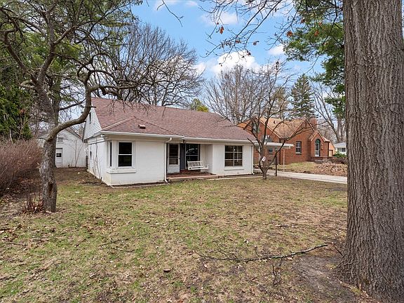 3rd image of 1412 W Clark St