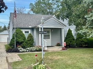 36794 Ellis St, New Boston, MI 48164