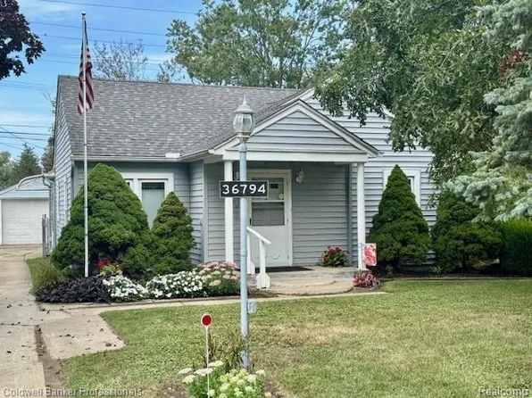 36794 Ellis St, New Boston, MI 48164