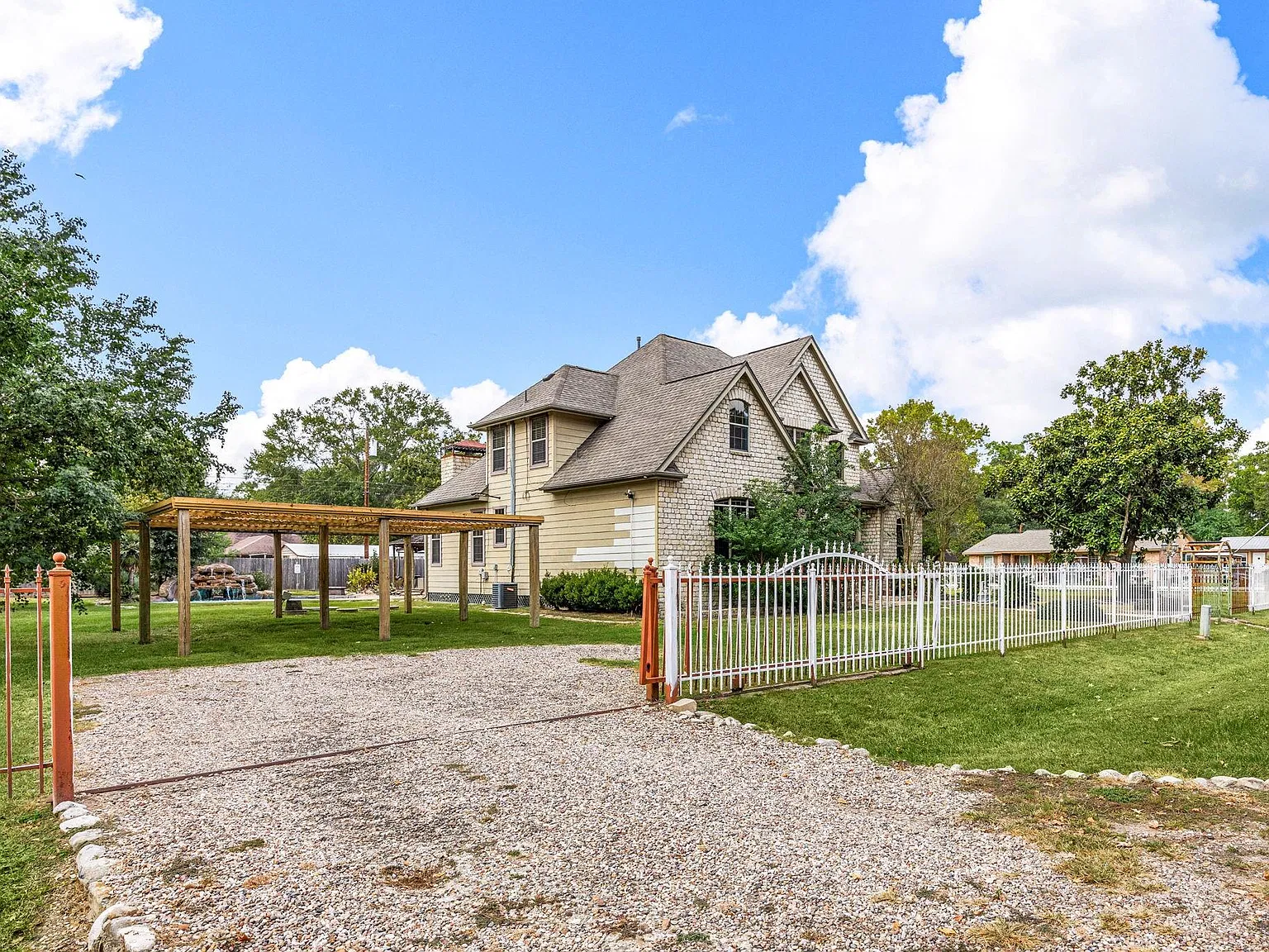 5 bed, 3.5 bath, 2900 sqft, $2,980 — Photo 4