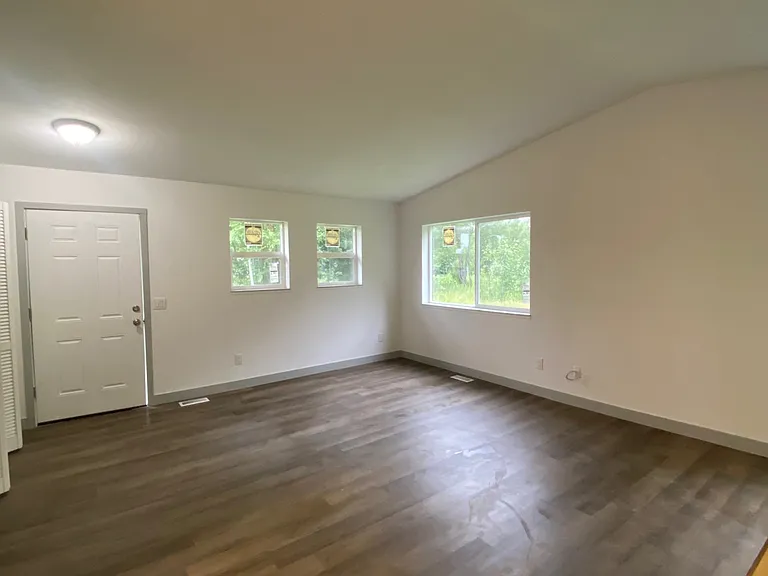 6105 S Northern Lights St — Photo 3