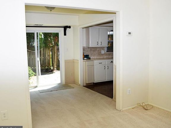 4th image of 893 Holborn Ct