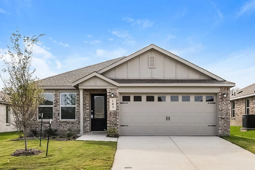 4 bed, 2.0 bath, 1720 sqft, $2,385 — Photo 1