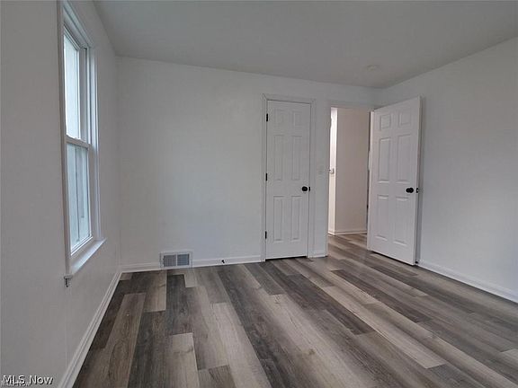 3rd image of 2224 S Jefferson Blvd