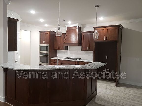 2nd image of 3201 Hazelnut Ave