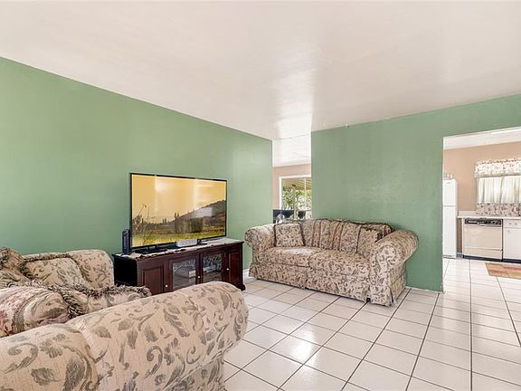 5th image of 10316 Wilshire Dr