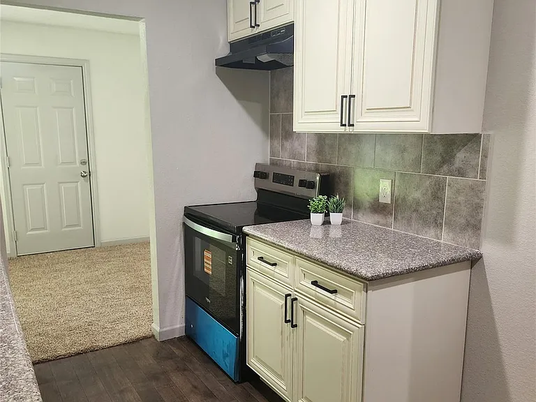 5244 Enyart St — Photo 7