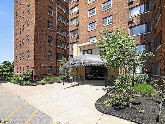 3rd image of 11720 Edgewater Dr APT 204