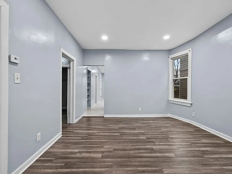 145 E 31st St — Photo 5