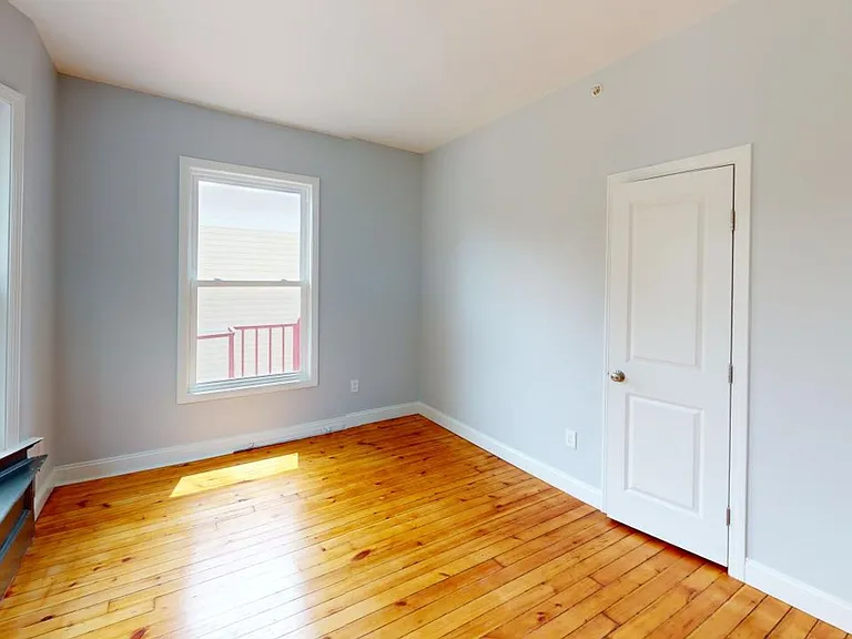 544 Whitney Ave — Photo 27