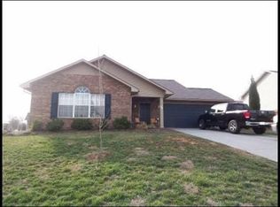 1102 Willow Creek Cir, Maryville, TN 37804