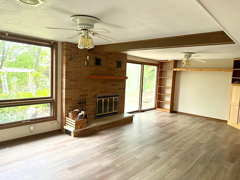 Lower floor family room with walk out to backyard