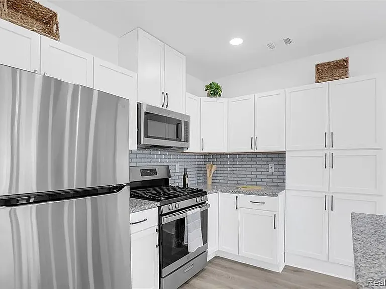 2639 Monterey St — Photo 8