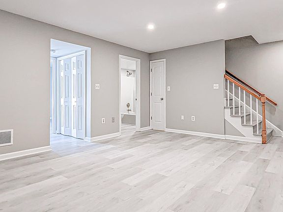 3rd image of 310 Lyndale Ct