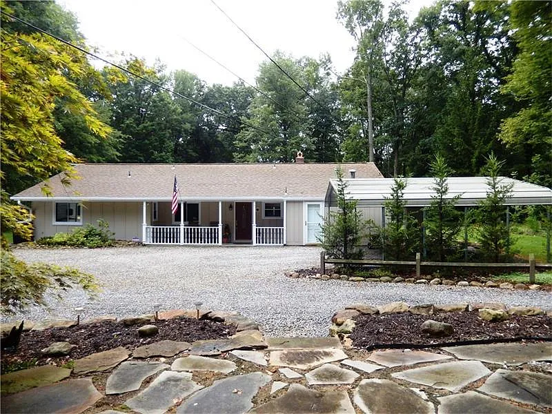 212 Bradford Park Rd photo 1