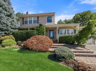 25 Beaumont Drive, Plainview, NY 11803
