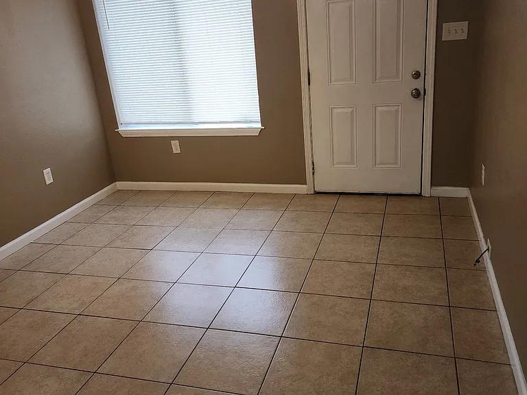 2109 Octavia Dr — Photo 6