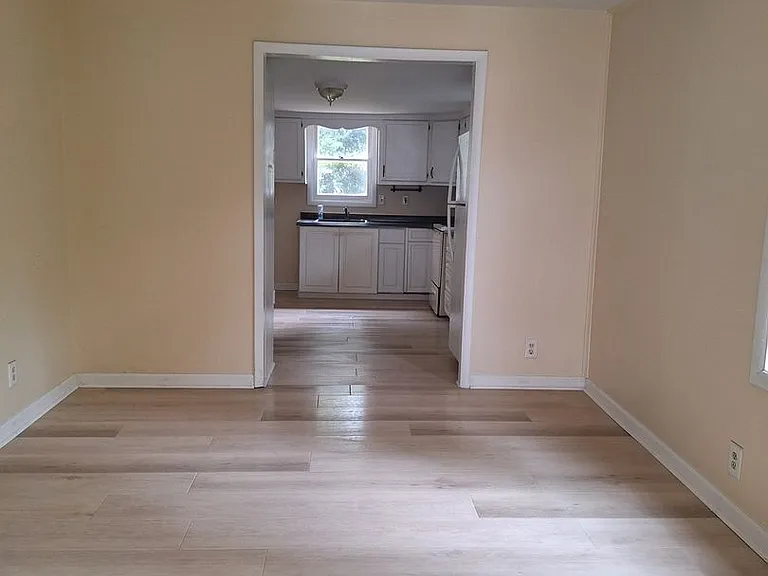 1107 S 2nd St — Photo 3