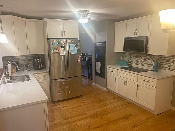 3rd image of 1272 Winema Dr