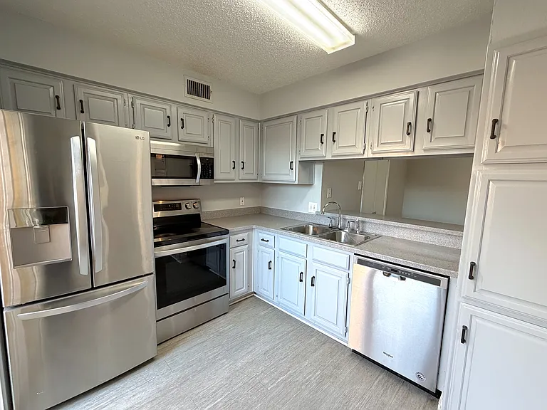 4233 Madera Rd #4 — Photo 9