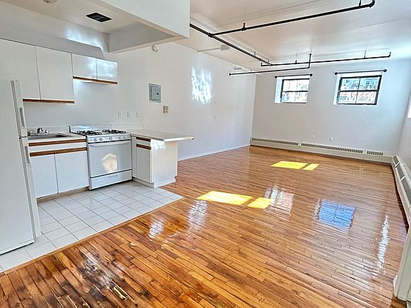 3rd image of 162 McLean Ave APT 2A
