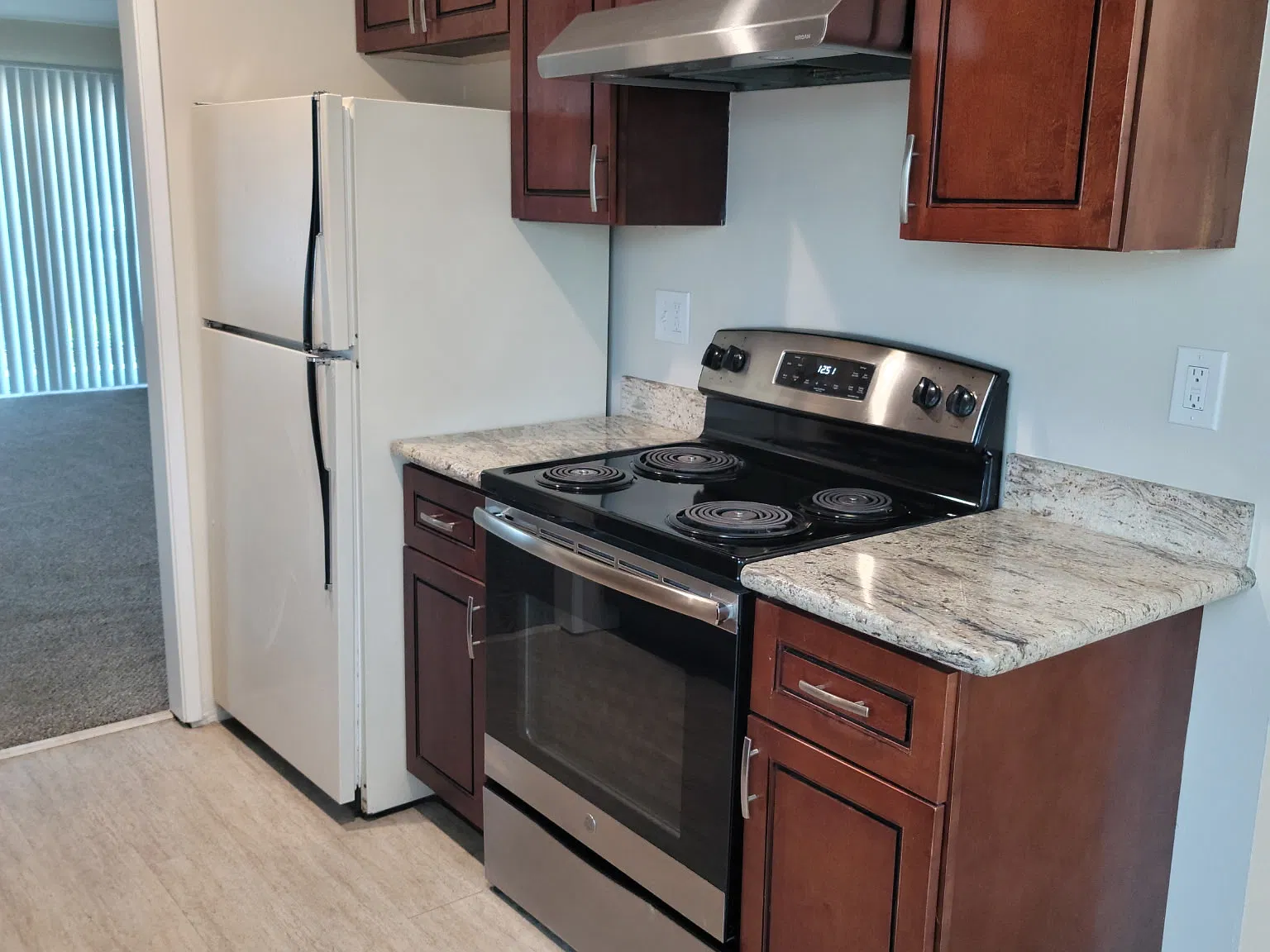 2 bed, 885 sqft, $2,700 — Photo 3
