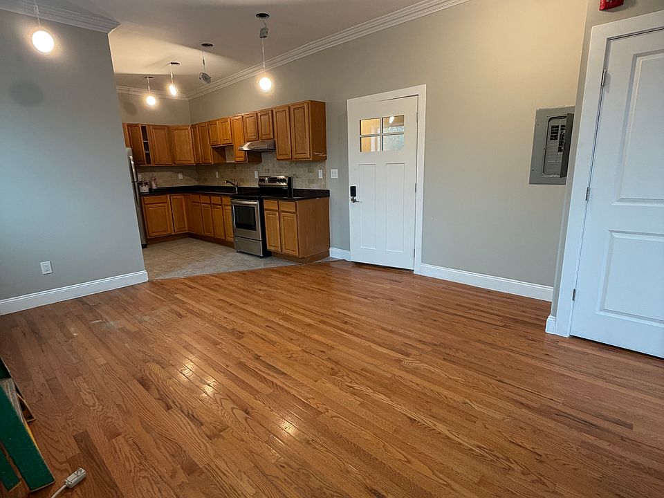 1st image of 1105 Main St #1