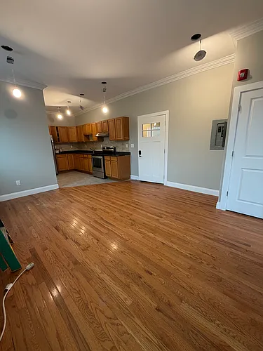 1105 Main St #1 Photo 1