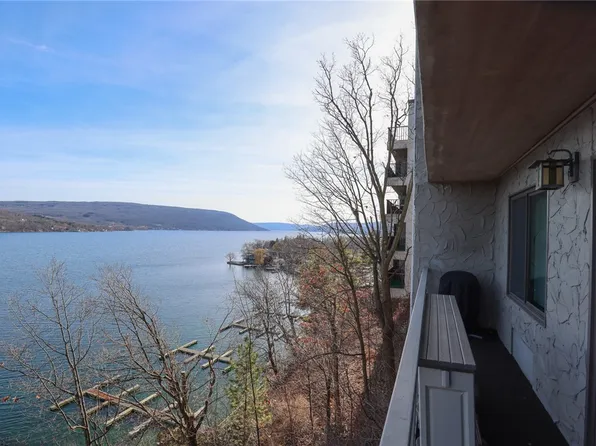 61 Cliffside Dr, Canandaigua, NY 14424