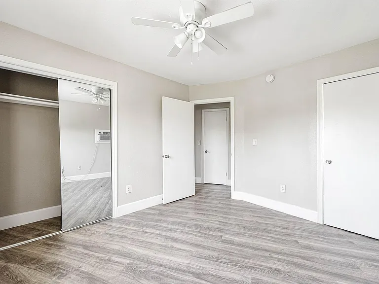 1711 Fourcade St #5 — Photo 4