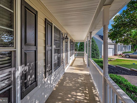 4th image of 12 Stratford Hall Ct