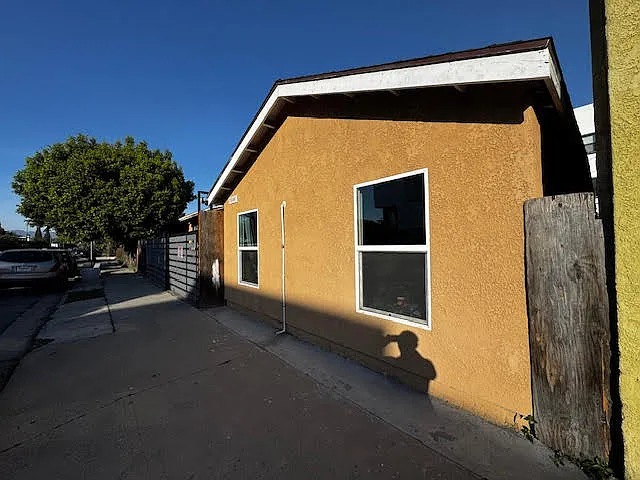 4836 1/2 Pickford St — Photo 3