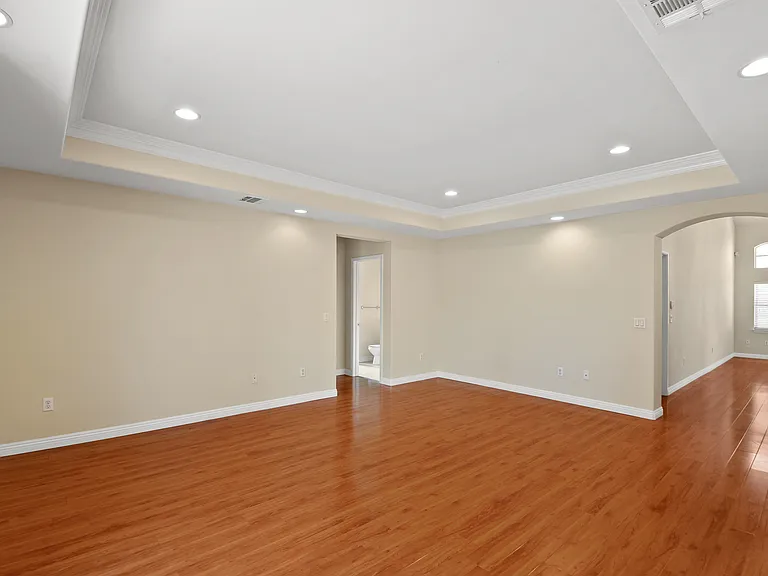 1160 E Grand Ave — Photo 10