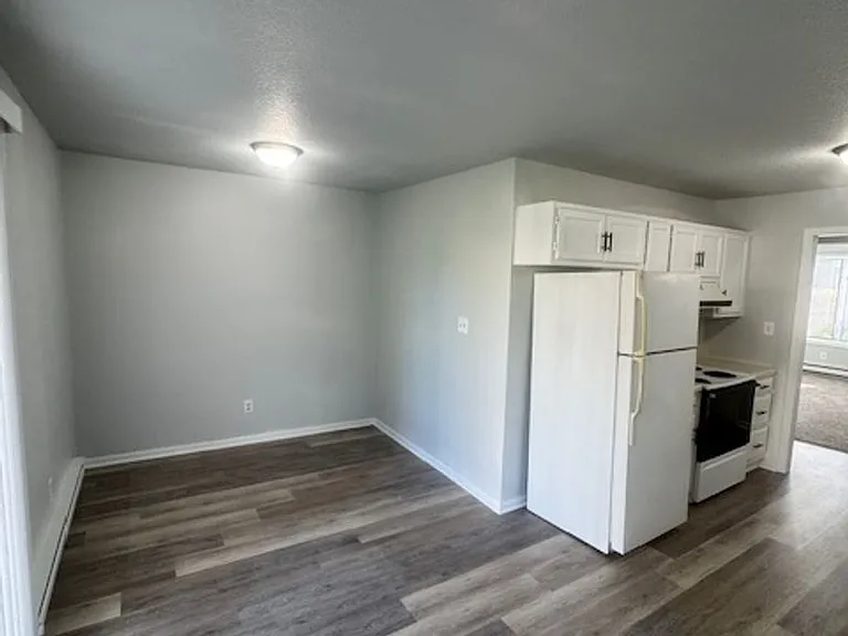 302 Jay Ray Ct — Photo 2