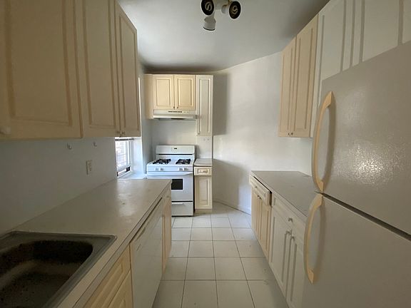 4th image of 70-01 113th St #2E2