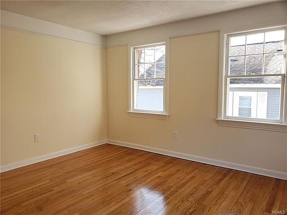 4th image of 76 Ellen Ave