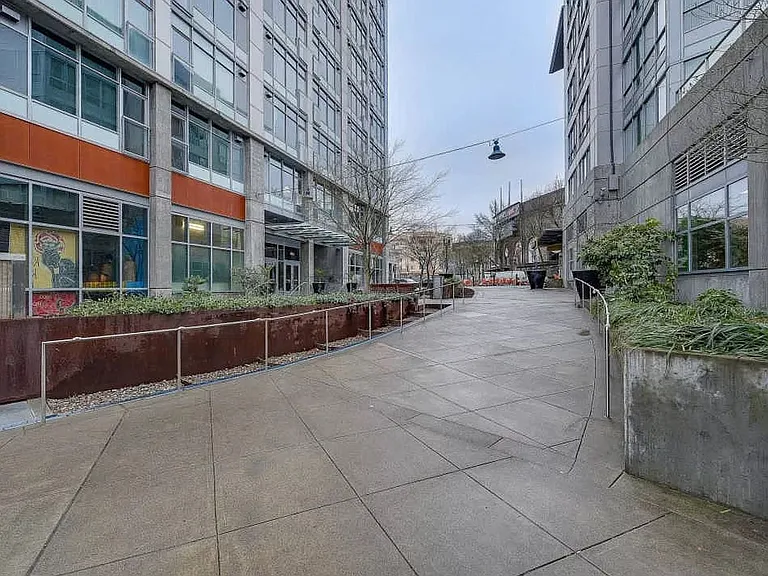 1926 W Burnside St #704 — Photo 4