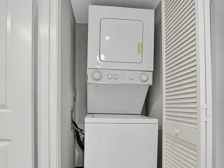7473 Glendevon Ln #402 — Photo 34