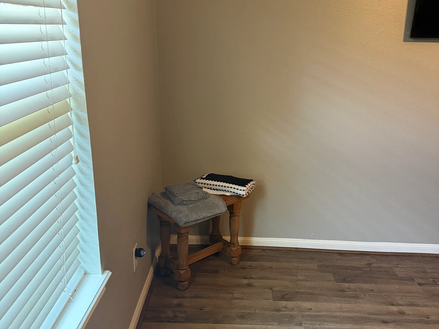 1 bed, 3700 sqft, $800 — Photo 3