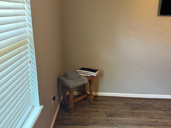 3rd image of 669 Ravensworth Dr