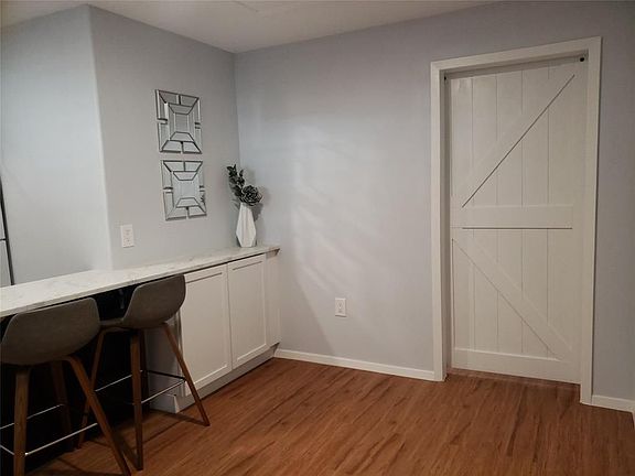 4th image of 209 E Humble St Unit B