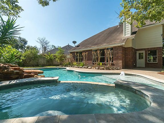 3rd image of 13911 Aspen Knoll Ct