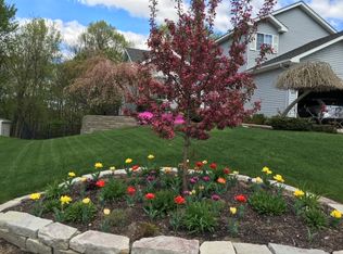 8940 Glacier Rd, Saint Bonifacius, MN 55375