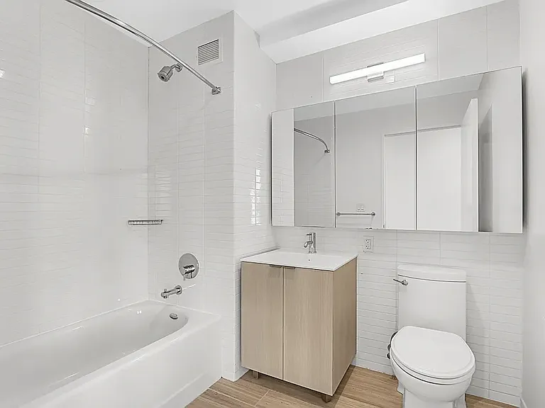 2922 Northern Blvd #Penthouse 1A — Photo 4
