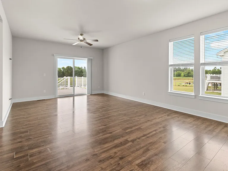 W218N16046 Tiger Lily Dr — Photo 11