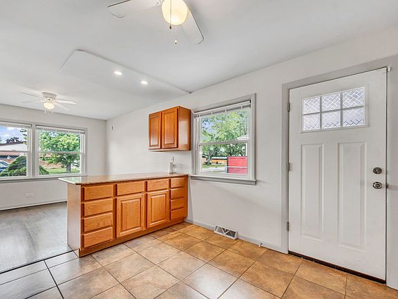 4th image of 180 Kathleen Ln