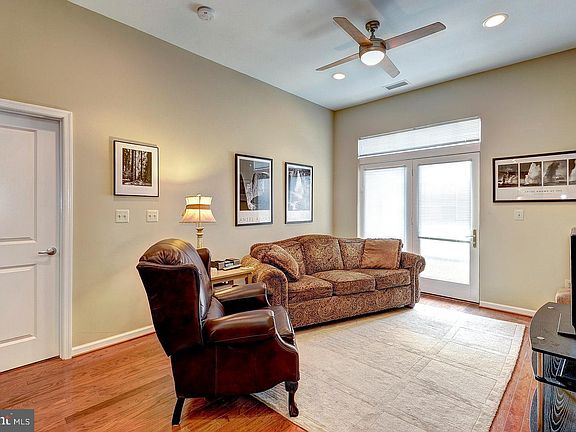 4th image of 309 Holland Ln Unit 125